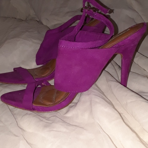 Zara Plum colored suede strappy heals - Picture 4 of 4